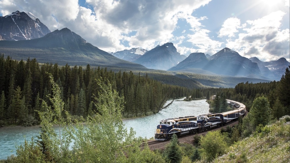 Rocky Mountaineer traveling through Morants Curve