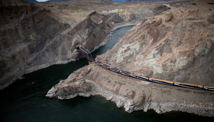 rocky mountaineer train approaches tunnel