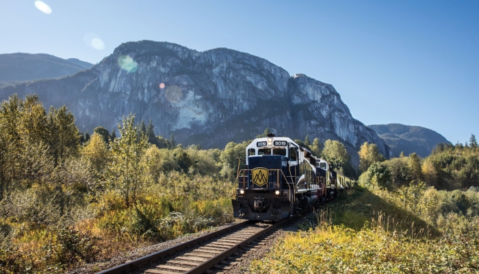 Rocky Mountaineer train travelling through Squamish with the Stawamus Chief in the background