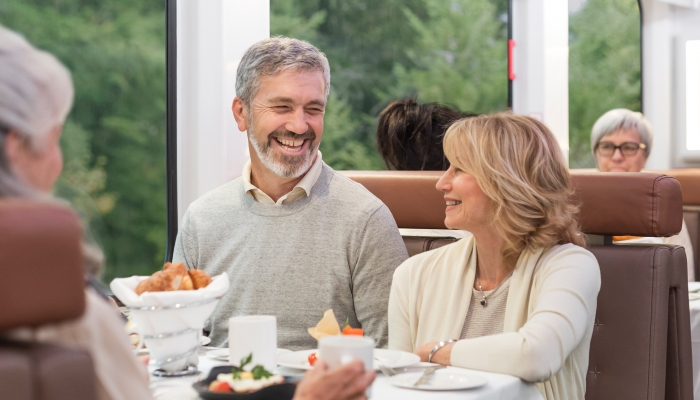 Couple dining in the GoldLeaf dining car