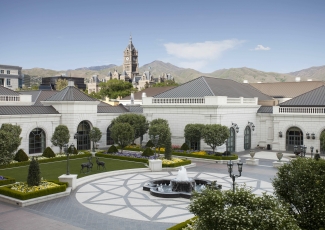 The Grand America Hotel Courtyard