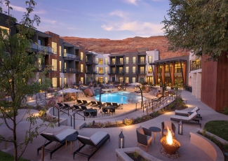 Hoodoo Pool Courtyard