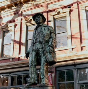 A statue of John Deighton, a.k.a. “Gassy Jack,” stands in Maple Tree Square.