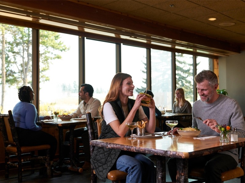 Couple eating in Hearthstone Lounge