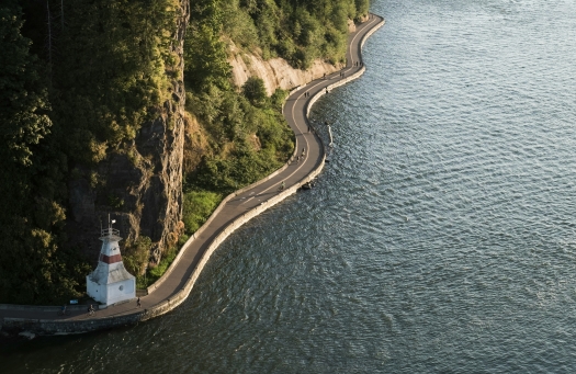 Stanley park seawall along the ocean