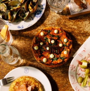 Clams in vermut, jamon serrano gran reserva 24 months, stuffed olives and gildas, tortilla con jamon, malaca G&T, galician octopus at Cómo Taperia. 